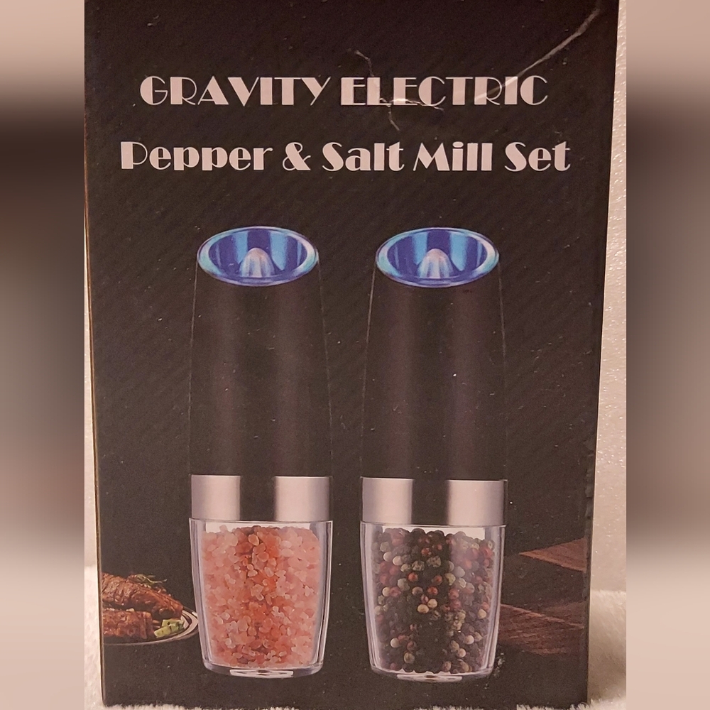 New Electric Pepper & Salt Mill Set - Black and Silver